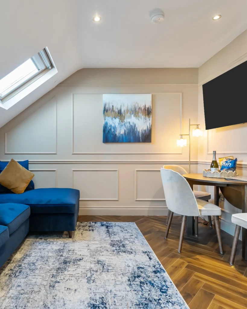 apartment 3 seating area